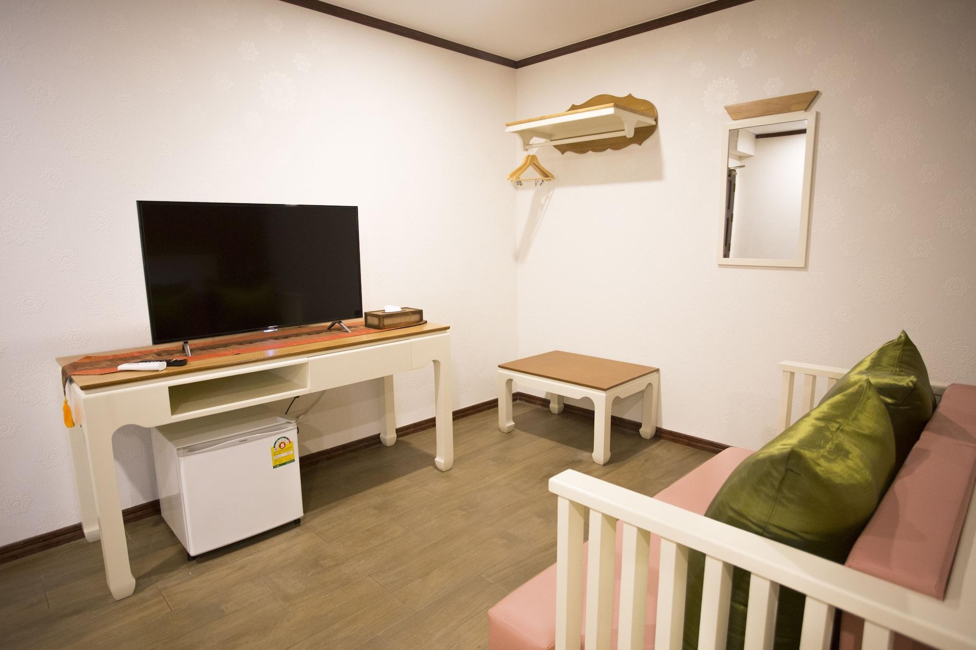 J&Y Hotel Latphrao 35 Bangkok Eksteriør bilde